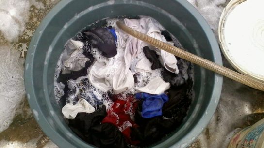 cara mencuci baju