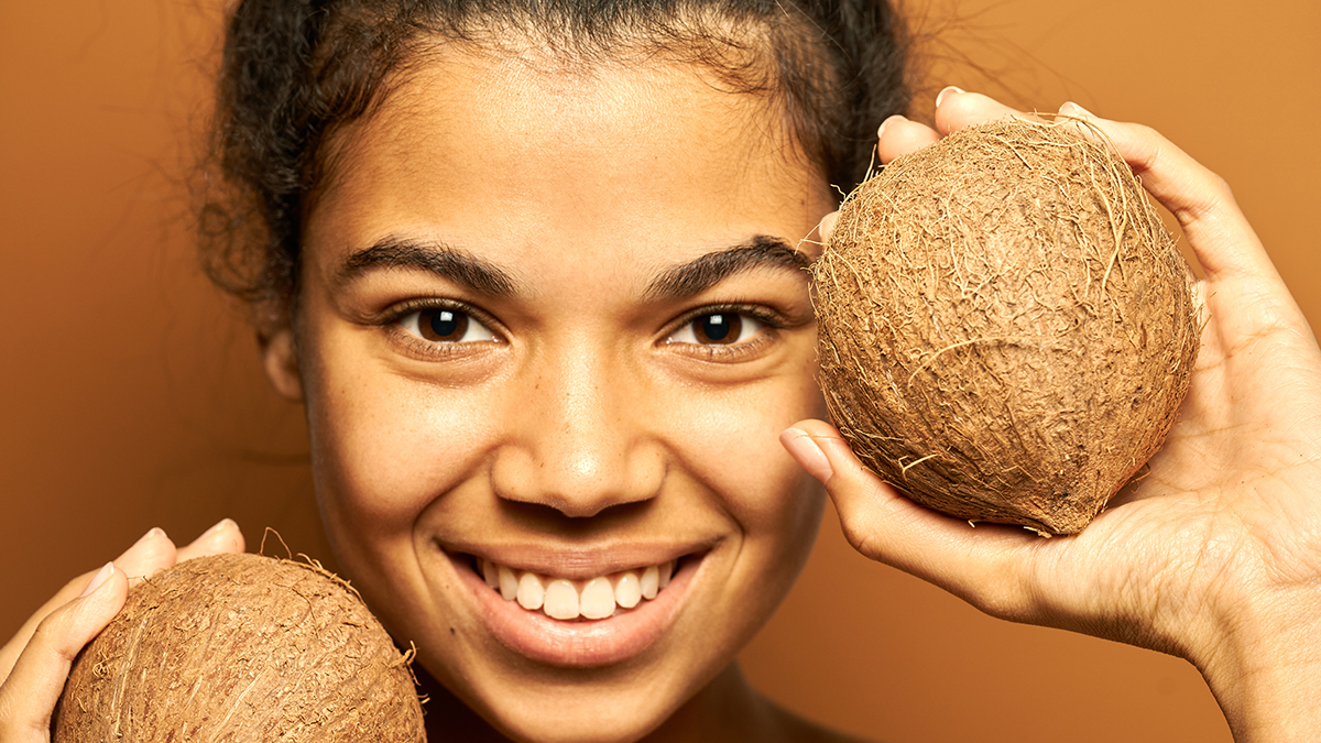 benefits of coconut oil on skin