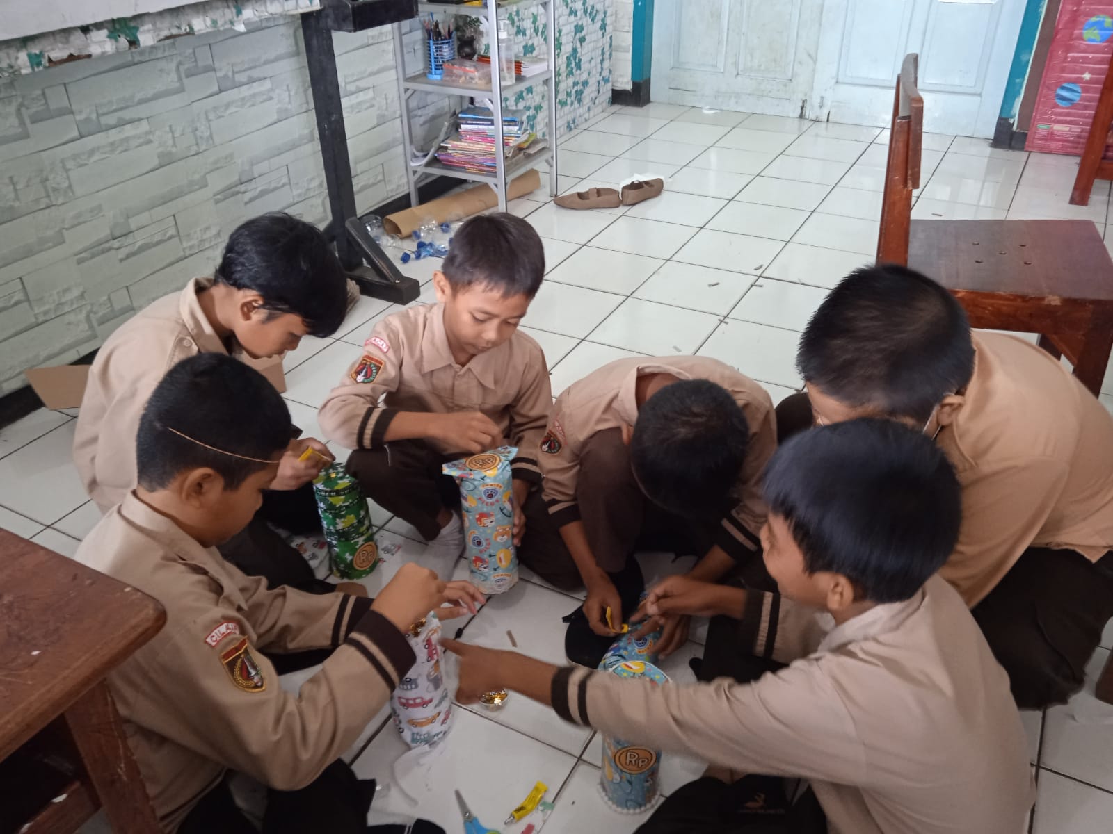 Daur Ulang Botol Plastik Menjadi Celengan