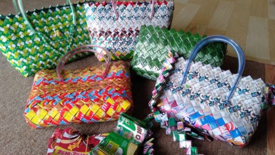 daur ulang plastik menjadi kerajinan