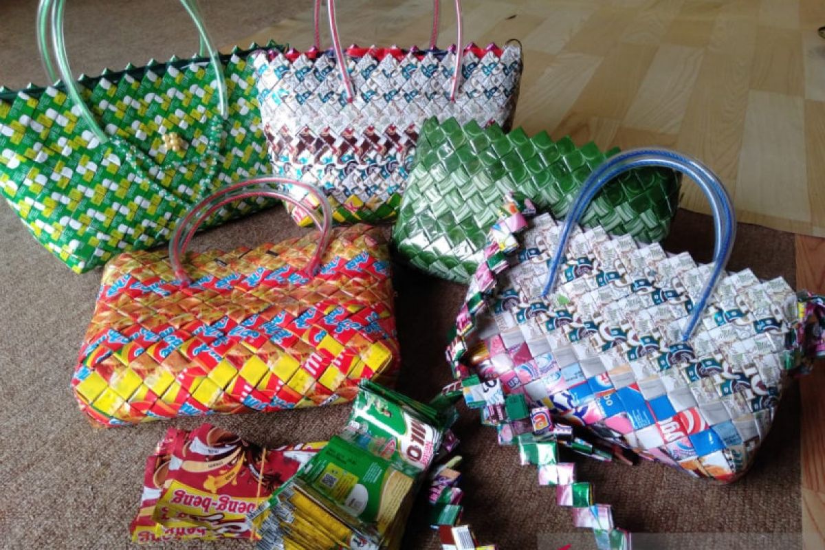 daur ulang plastik menjadi kerajinan