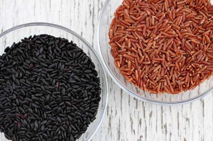 Gambar Perbedaan Beras Merah dan HItam