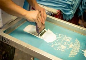 Cetak kaos sablon manual