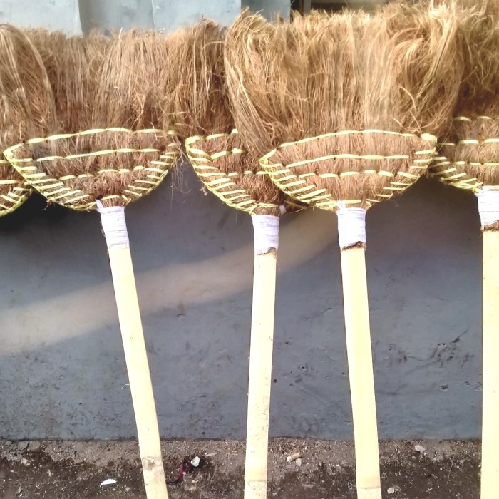 sapu sabut kelapa