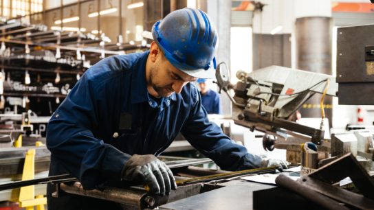 Penjadwalan Proses Produksi Harian Tepat Konsisten