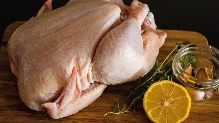 cara membersihkan ayam setelah potong