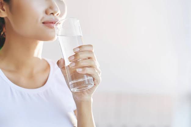 Manfaat minum air putih cukup bagi kebutuhan tubuh